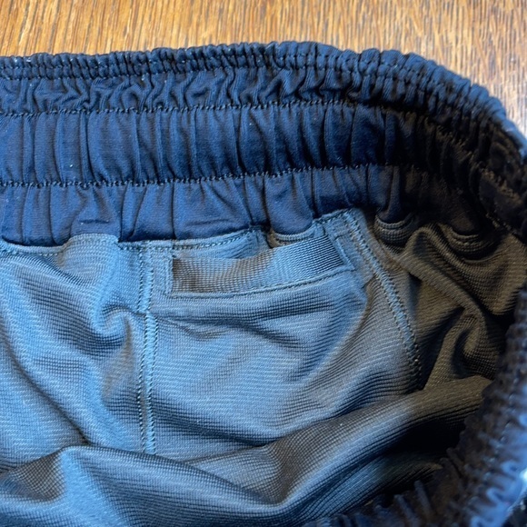 Lululemon Hotty Hot Short Flowabunga Black Angel Wing Size 10 - Picture 10 of 12